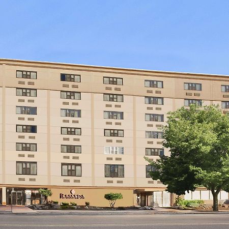 Ramada By Wyndham East Orange Hotel Екстериор снимка