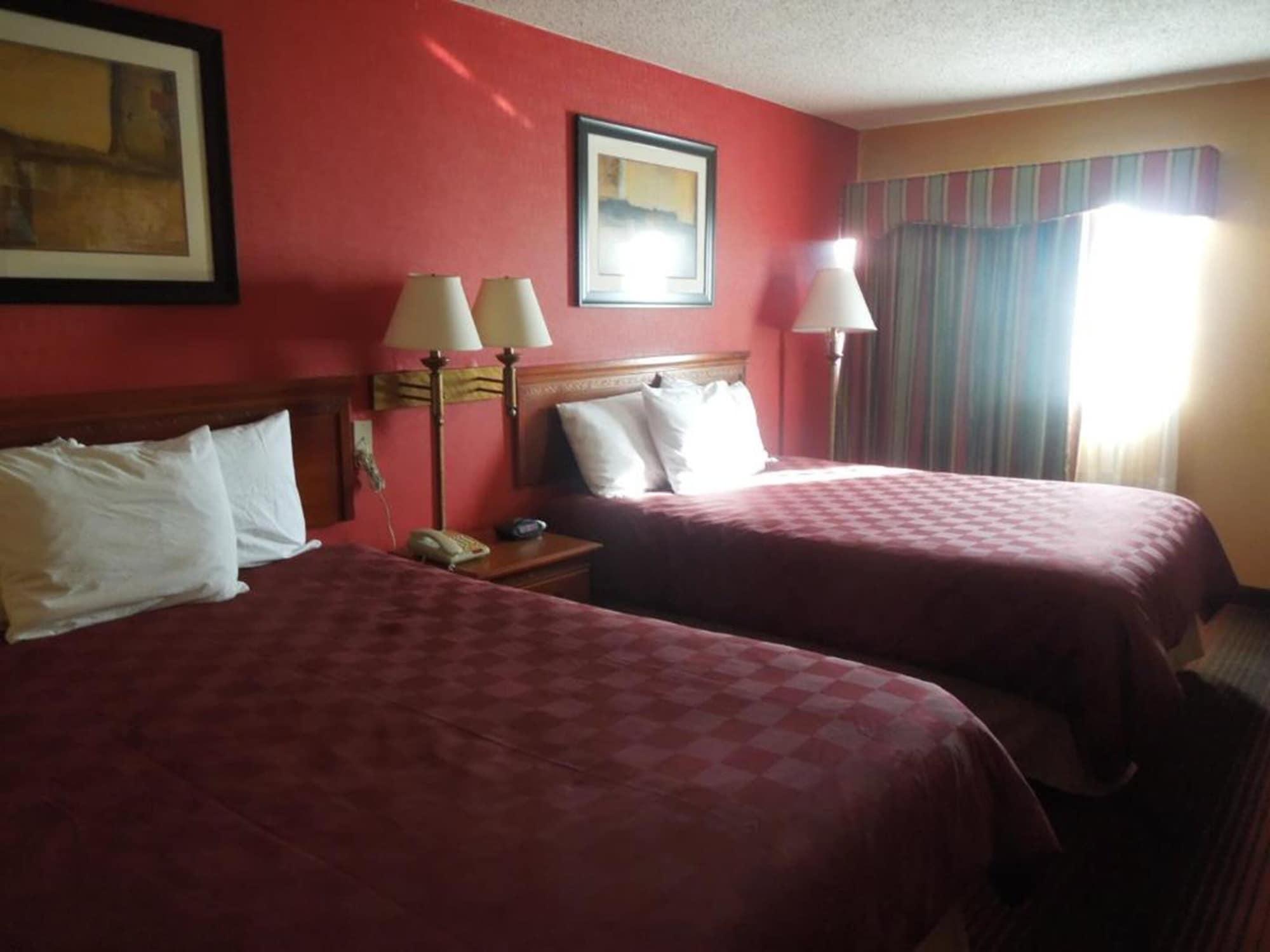 Ramada By Wyndham East Orange Hotel Екстериор снимка