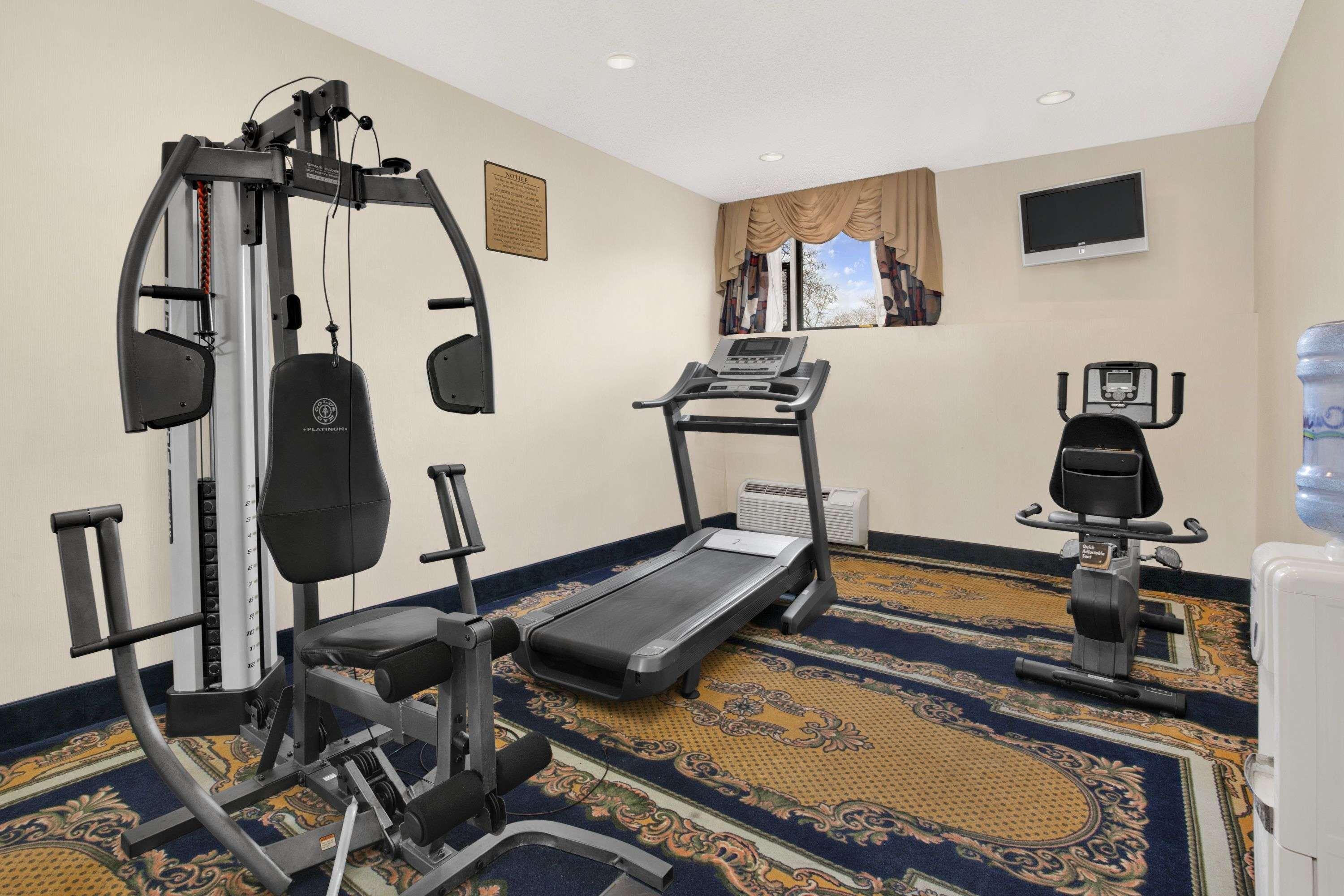 Ramada By Wyndham East Orange Hotel Екстериор снимка