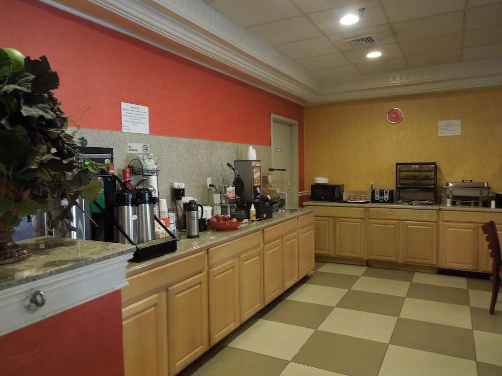 Ramada By Wyndham East Orange Hotel Екстериор снимка