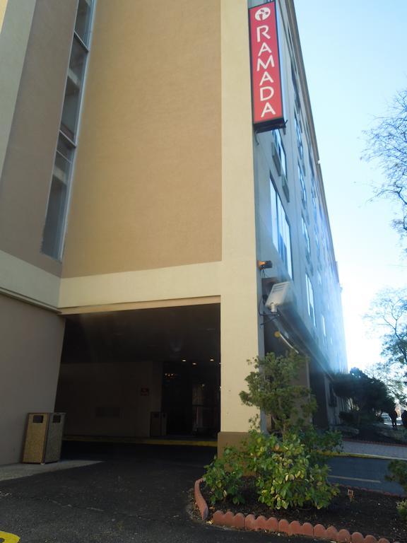 Ramada By Wyndham East Orange Hotel Екстериор снимка