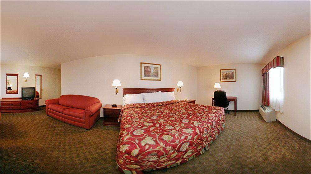 Ramada By Wyndham East Orange Hotel Екстериор снимка