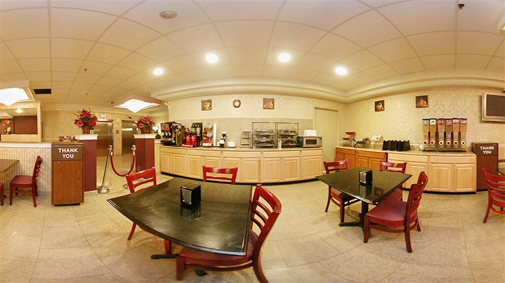 Ramada By Wyndham East Orange Hotel Екстериор снимка